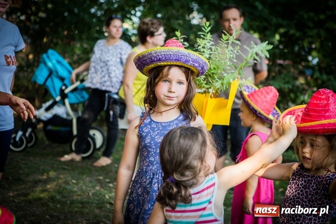 Zdjęcie w galerii na portalu naszraciborz.pl: IV Bajkowy Park. Zapełniliśmy bulwary z plażą. Dziękujemy serdecznie za wspólną zabawę wiadomości z regionu