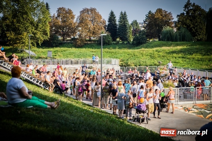 Zdjęcie w galerii na portalu naszraciborz.pl: IV Bajkowy Park. Zapełniliśmy bulwary z plażą. Dziękujemy serdecznie za wspólną zabawę wiadomości z regionu