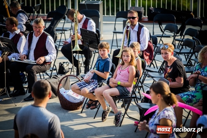 Zdjęcie w galerii na portalu naszraciborz.pl: IV Bajkowy Park. Zapełniliśmy bulwary z plażą. Dziękujemy serdecznie za wspólną zabawę wiadomości z regionu
