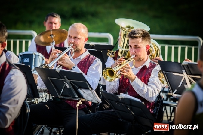 Zdjęcie w galerii na portalu naszraciborz.pl: IV Bajkowy Park. Zapełniliśmy bulwary z plażą. Dziękujemy serdecznie za wspólną zabawę wiadomości z regionu