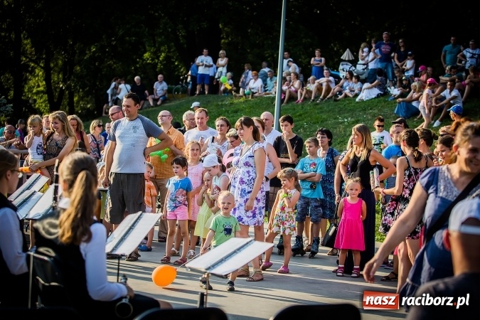 Zdjęcie w galerii na portalu naszraciborz.pl: IV Bajkowy Park. Zapełniliśmy bulwary z plażą. Dziękujemy serdecznie za wspólną zabawę wiadomości z regionu
