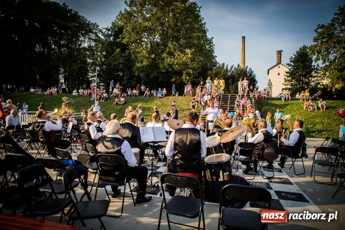 Zdjęcie w galerii na portalu naszraciborz.pl: IV Bajkowy Park. Zapełniliśmy bulwary z plażą. Dziękujemy serdecznie za wspólną zabawę wiadomości z regionu