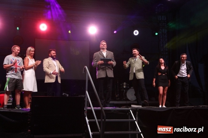 Zdjęcie w galerii na portalu naszraciborz.pl: Kabaret Młodych Panów bawił publiczność podczas dożynek w Lubomi wiadomości z regionu