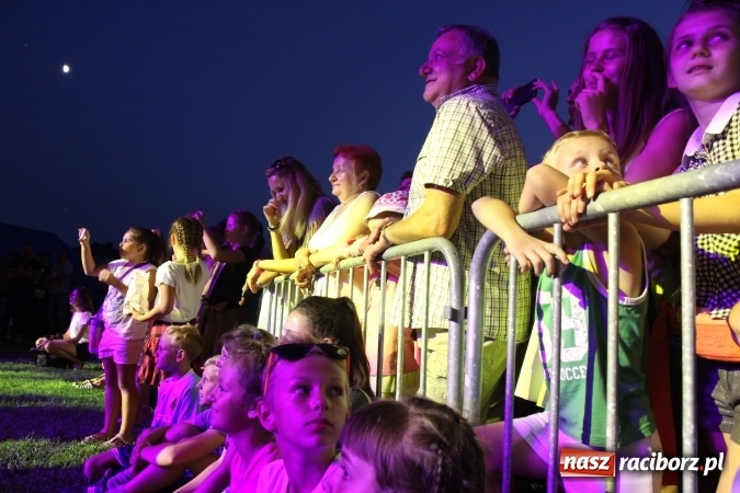 Zdjęcie w galerii na portalu naszraciborz.pl: Kabaret Młodych Panów bawił publiczność podczas dożynek w Lubomi wiadomości z regionu