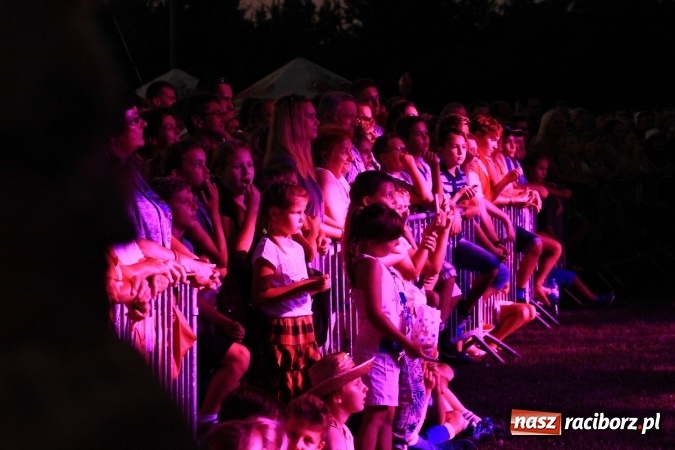 Zdjęcie w galerii na portalu naszraciborz.pl: Kabaret Młodych Panów bawił publiczność podczas dożynek w Lubomi wiadomości z regionu