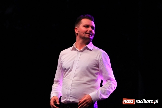 Zdjęcie w galerii na portalu naszraciborz.pl: Kabaret Młodych Panów bawił publiczność podczas dożynek w Lubomi wiadomości z regionu