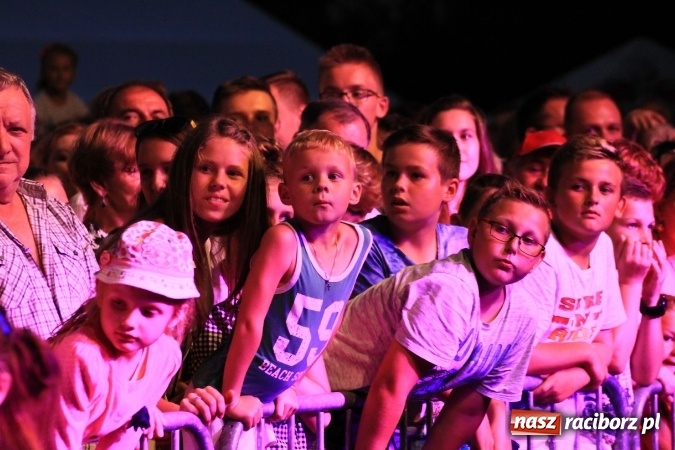 Zdjęcie w galerii na portalu naszraciborz.pl: Kabaret Młodych Panów bawił publiczność podczas dożynek w Lubomi wiadomości z regionu