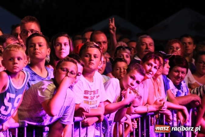 Zdjęcie w galerii na portalu naszraciborz.pl: Kabaret Młodych Panów bawił publiczność podczas dożynek w Lubomi wiadomości z regionu