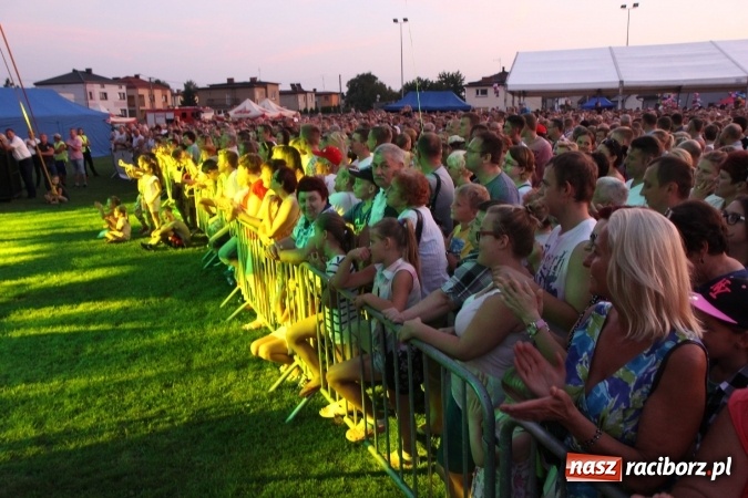 Zdjęcie w galerii na portalu naszraciborz.pl: Kabaret Młodych Panów bawił publiczność podczas dożynek w Lubomi wiadomości z regionu