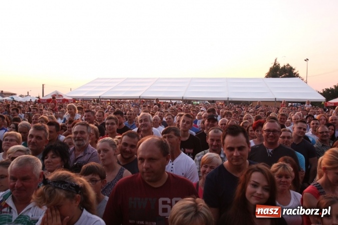 Zdjęcie w galerii na portalu naszraciborz.pl: Kabaret Młodych Panów bawił publiczność podczas dożynek w Lubomi wiadomości z regionu