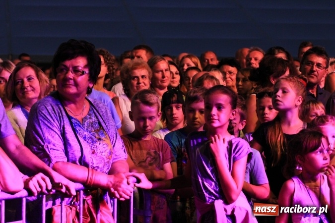 Zdjęcie w galerii na portalu naszraciborz.pl: Kabaret Młodych Panów bawił publiczność podczas dożynek w Lubomi wiadomości z regionu