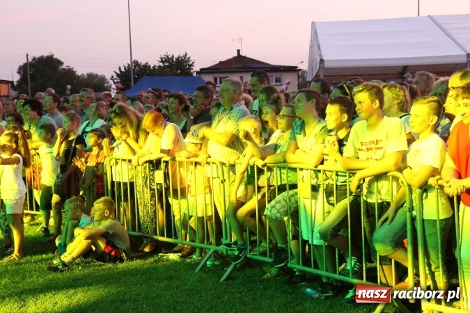 Zdjęcie w galerii na portalu naszraciborz.pl: Kabaret Młodych Panów bawił publiczność podczas dożynek w Lubomi wiadomości z regionu