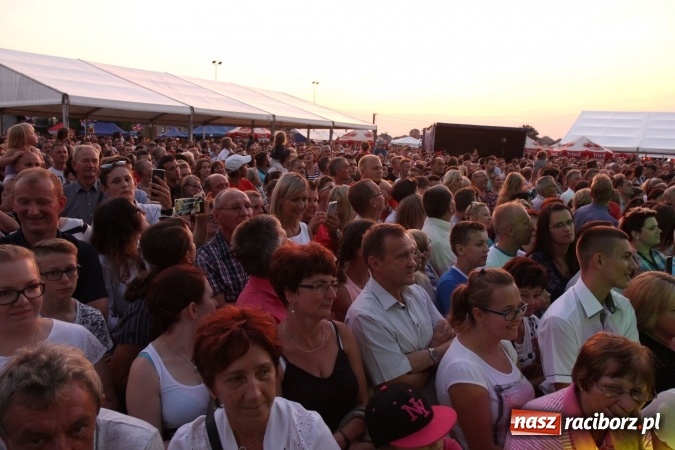 Zdjęcie w galerii na portalu naszraciborz.pl: Kabaret Młodych Panów bawił publiczność podczas dożynek w Lubomi wiadomości z regionu