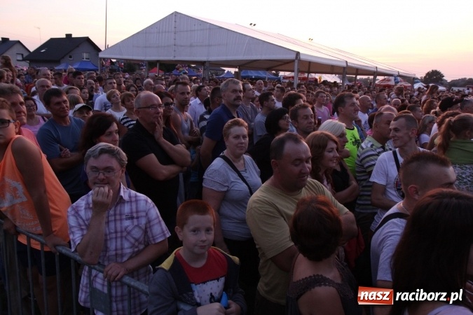 Zdjęcie w galerii na portalu naszraciborz.pl: Kabaret Młodych Panów bawił publiczność podczas dożynek w Lubomi wiadomości z regionu