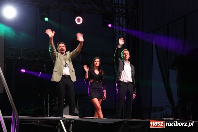 Zdjęcie w galerii na portalu naszraciborz.pl: Kabaret Młodych Panów bawił publiczność podczas dożynek w Lubomi wiadomości z regionu