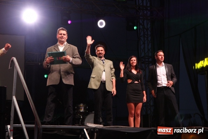 Zdjęcie w galerii na portalu naszraciborz.pl: Kabaret Młodych Panów bawił publiczność podczas dożynek w Lubomi wiadomości z regionu