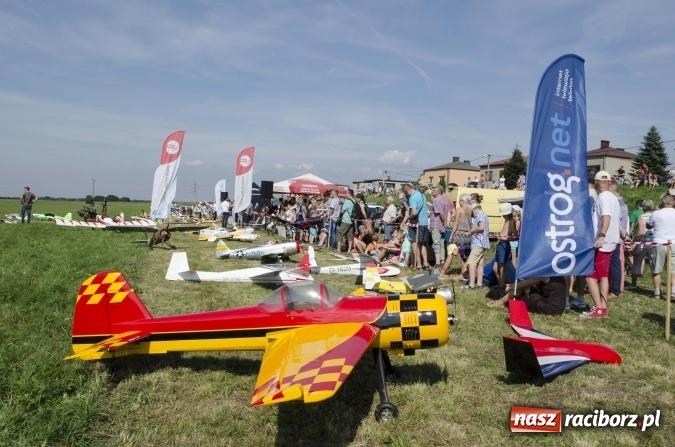 Zdjęcie w galerii na portalu naszraciborz.pl: Air-Show nad Ulgą. Bitwa powietrzna ze strażacką asystą wiadomości z regionu