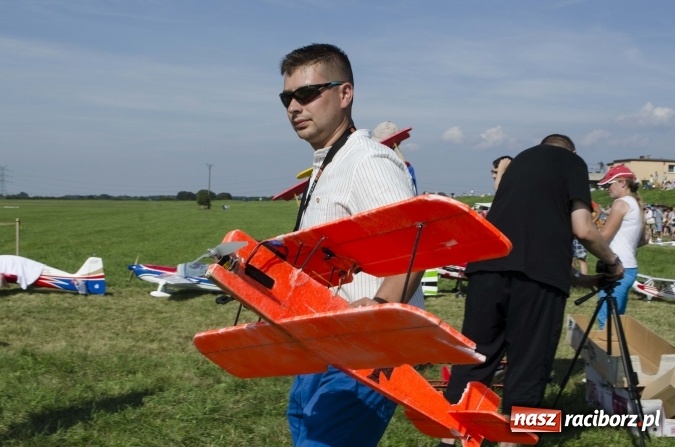 Zdjęcie w galerii na portalu naszraciborz.pl: Air-Show nad Ulgą. Bitwa powietrzna ze strażacką asystą wiadomości z regionu