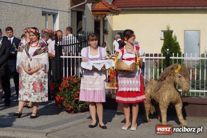 Zdjęcie w galerii na portalu naszraciborz.pl: Barwnie na dożynkach parafialnych w Zawadzie Książęcej wiadomości z regionu