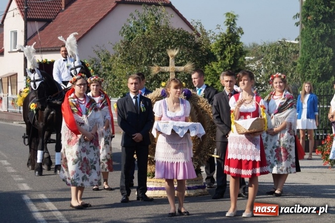 Zdjęcie w galerii na portalu naszraciborz.pl: Barwnie na dożynkach parafialnych w Zawadzie Książęcej wiadomości z regionu