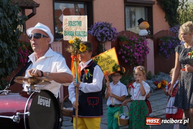 Zdjęcie w galerii na portalu naszraciborz.pl: Barwnie na dożynkach parafialnych w Zawadzie Książęcej wiadomości z regionu