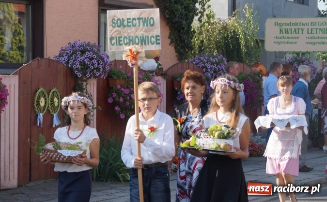 Zdjęcie w galerii na portalu naszraciborz.pl: Barwnie na dożynkach parafialnych w Zawadzie Książęcej wiadomości z regionu