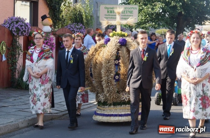 Zdjęcie w galerii na portalu naszraciborz.pl: Barwnie na dożynkach parafialnych w Zawadzie Książęcej wiadomości z regionu