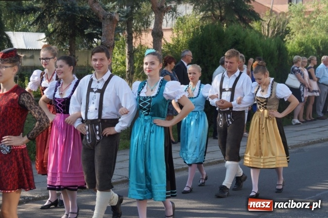 Zdjęcie w galerii na portalu naszraciborz.pl: Barwnie na dożynkach parafialnych w Zawadzie Książęcej wiadomości z regionu