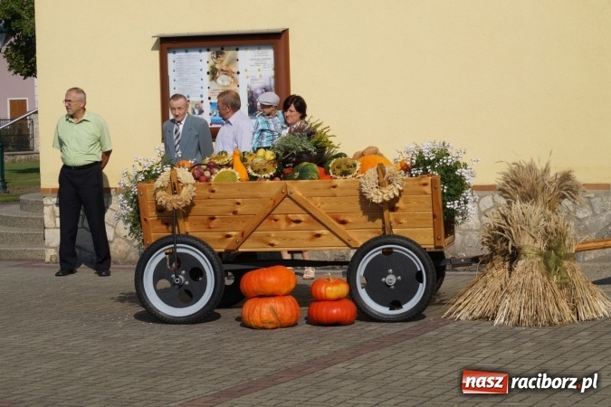 Zdjęcie w galerii na portalu naszraciborz.pl: Barwnie na dożynkach parafialnych w Zawadzie Książęcej wiadomości z regionu