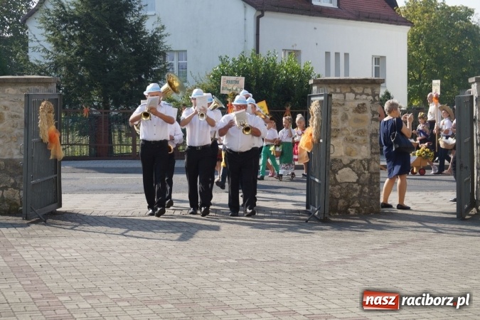 Zdjęcie w galerii na portalu naszraciborz.pl: Barwnie na dożynkach parafialnych w Zawadzie Książęcej wiadomości z regionu