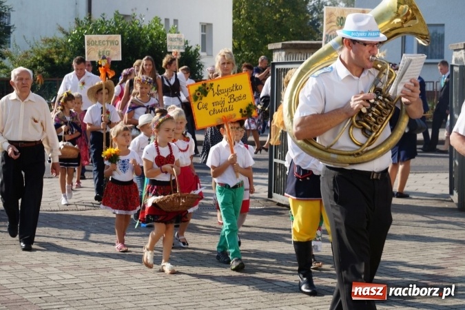 Zdjęcie w galerii na portalu naszraciborz.pl: Barwnie na dożynkach parafialnych w Zawadzie Książęcej wiadomości z regionu