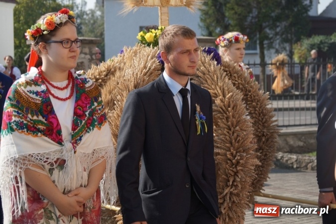 Zdjęcie w galerii na portalu naszraciborz.pl: Barwnie na dożynkach parafialnych w Zawadzie Książęcej wiadomości z regionu