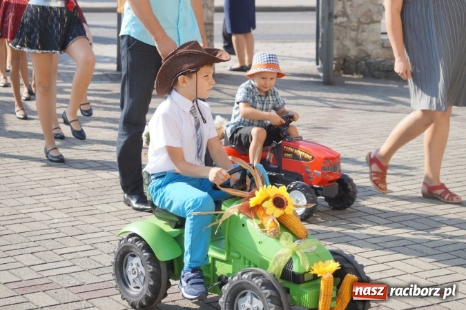 Zdjęcie w galerii na portalu naszraciborz.pl: Barwnie na dożynkach parafialnych w Zawadzie Książęcej wiadomości z regionu