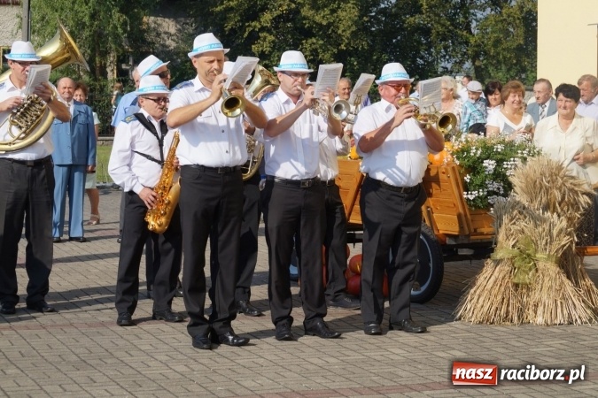 Zdjęcie w galerii na portalu naszraciborz.pl: Barwnie na dożynkach parafialnych w Zawadzie Książęcej wiadomości z regionu