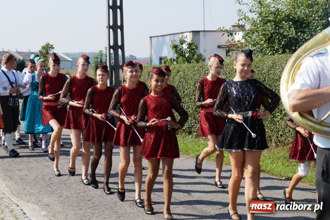 Zdjęcie w galerii na portalu naszraciborz.pl: Barwnie na dożynkach parafialnych w Zawadzie Książęcej wiadomości z regionu