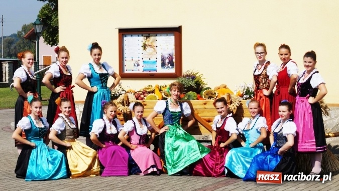 Zdjęcie w galerii na portalu naszraciborz.pl: Barwnie na dożynkach parafialnych w Zawadzie Książęcej wiadomości z regionu
