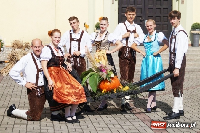 Zdjęcie w galerii na portalu naszraciborz.pl: Barwnie na dożynkach parafialnych w Zawadzie Książęcej wiadomości z regionu