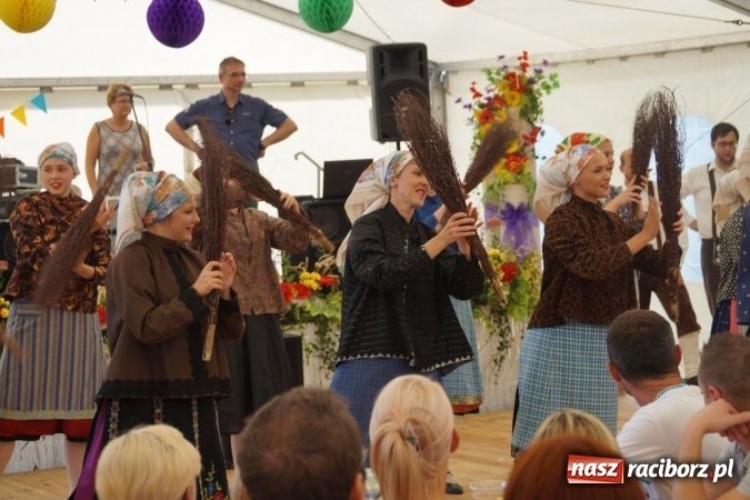 Zdjęcie w galerii na portalu naszraciborz.pl: Barwnie na dożynkach parafialnych w Zawadzie Książęcej wiadomości z regionu
