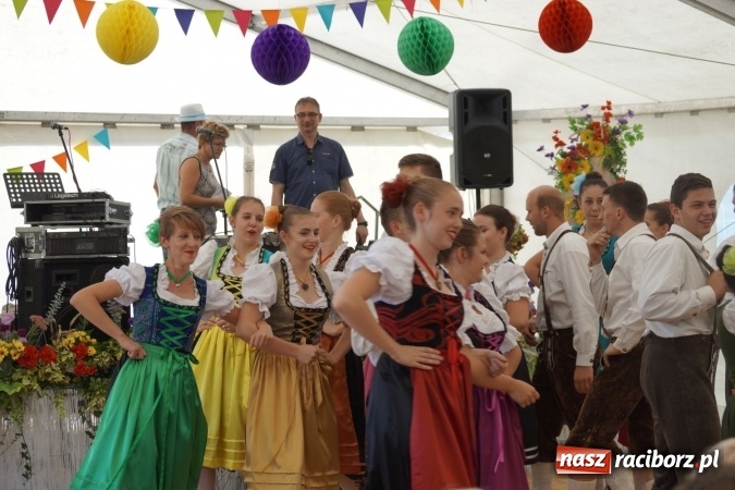 Zdjęcie w galerii na portalu naszraciborz.pl: Barwnie na dożynkach parafialnych w Zawadzie Książęcej wiadomości z regionu