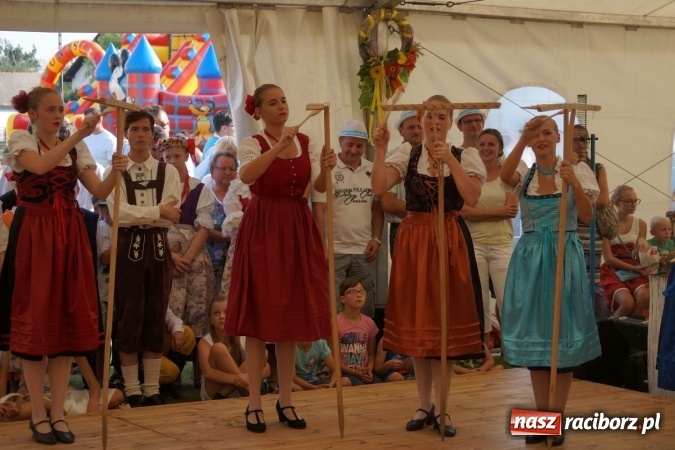Zdjęcie w galerii na portalu naszraciborz.pl: Barwnie na dożynkach parafialnych w Zawadzie Książęcej wiadomości z regionu