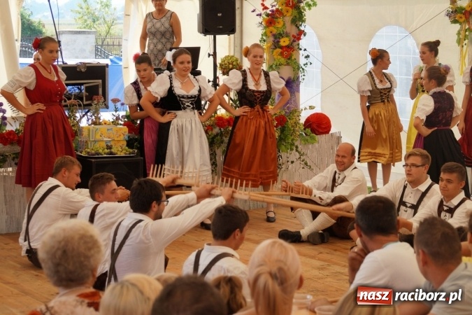 Zdjęcie w galerii na portalu naszraciborz.pl: Barwnie na dożynkach parafialnych w Zawadzie Książęcej wiadomości z regionu