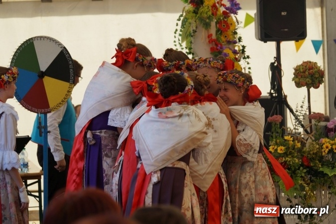 Zdjęcie w galerii na portalu naszraciborz.pl: Barwnie na dożynkach parafialnych w Zawadzie Książęcej wiadomości z regionu