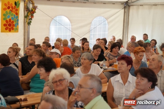Zdjęcie w galerii na portalu naszraciborz.pl: Barwnie na dożynkach parafialnych w Zawadzie Książęcej wiadomości z regionu