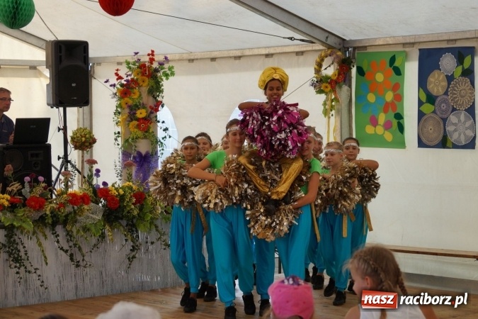 Zdjęcie w galerii na portalu naszraciborz.pl: Barwnie na dożynkach parafialnych w Zawadzie Książęcej wiadomości z regionu