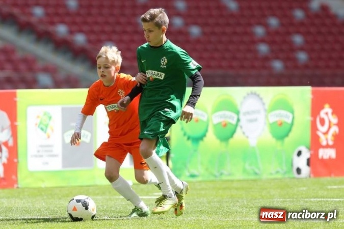 Zdjęcie w galerii na portalu naszraciborz.pl: Tak zaczynali Arkadiusz Milik i Piotr Zieliński. Ruszają zapisy do XVII edycji turnieju Z Podwórka na Stadion o Puchar Tymbarku wiadomości z regionu
