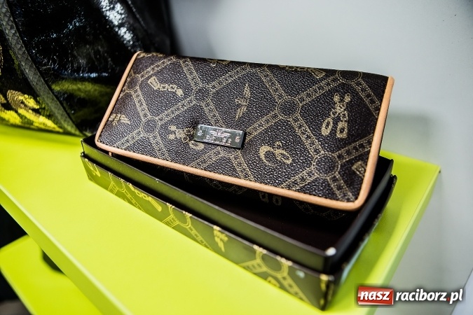 Zdjęcie w galerii na portalu naszraciborz.pl: FASHION WORLD! Nowy sklep z markową odzieżą już otwarty wiadomości z regionu