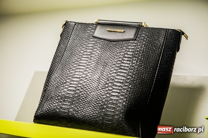 Zdjęcie w galerii na portalu naszraciborz.pl: FASHION WORLD! Nowy sklep z markową odzieżą już otwarty wiadomości z regionu