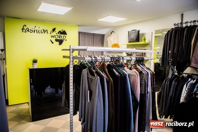 Zdjęcie w galerii na portalu naszraciborz.pl: FASHION WORLD! Nowy sklep z markową odzieżą już otwarty wiadomości z regionu