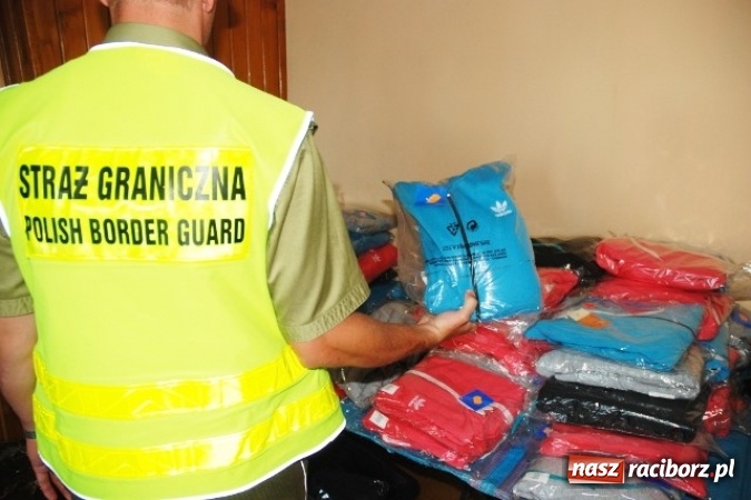 Zdjęcie w galerii na portalu naszraciborz.pl: Podrobiony towar, wart blisko 1,5 miliona złotych, ujawniono na Śląsku [wideo] wiadomości z regionu