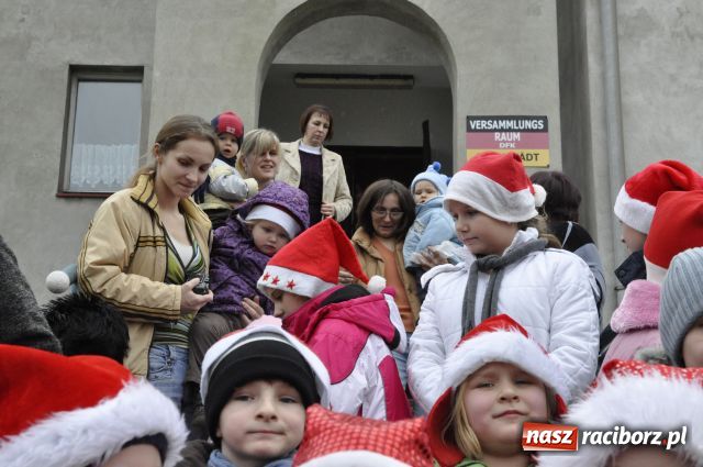 Zdjęcie w galerii na portalu naszraciborz.pl: Jak co roku do Mikołaszka wiadomości z regionu